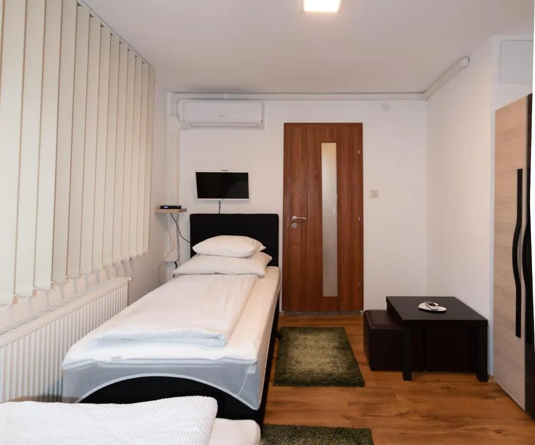 Poroszlay Apartman Debrecen 0*,